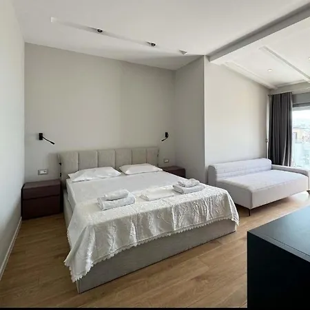 דירה Penthouse With Jackuzy