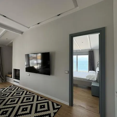 Penthouse With Jackuzy דירה